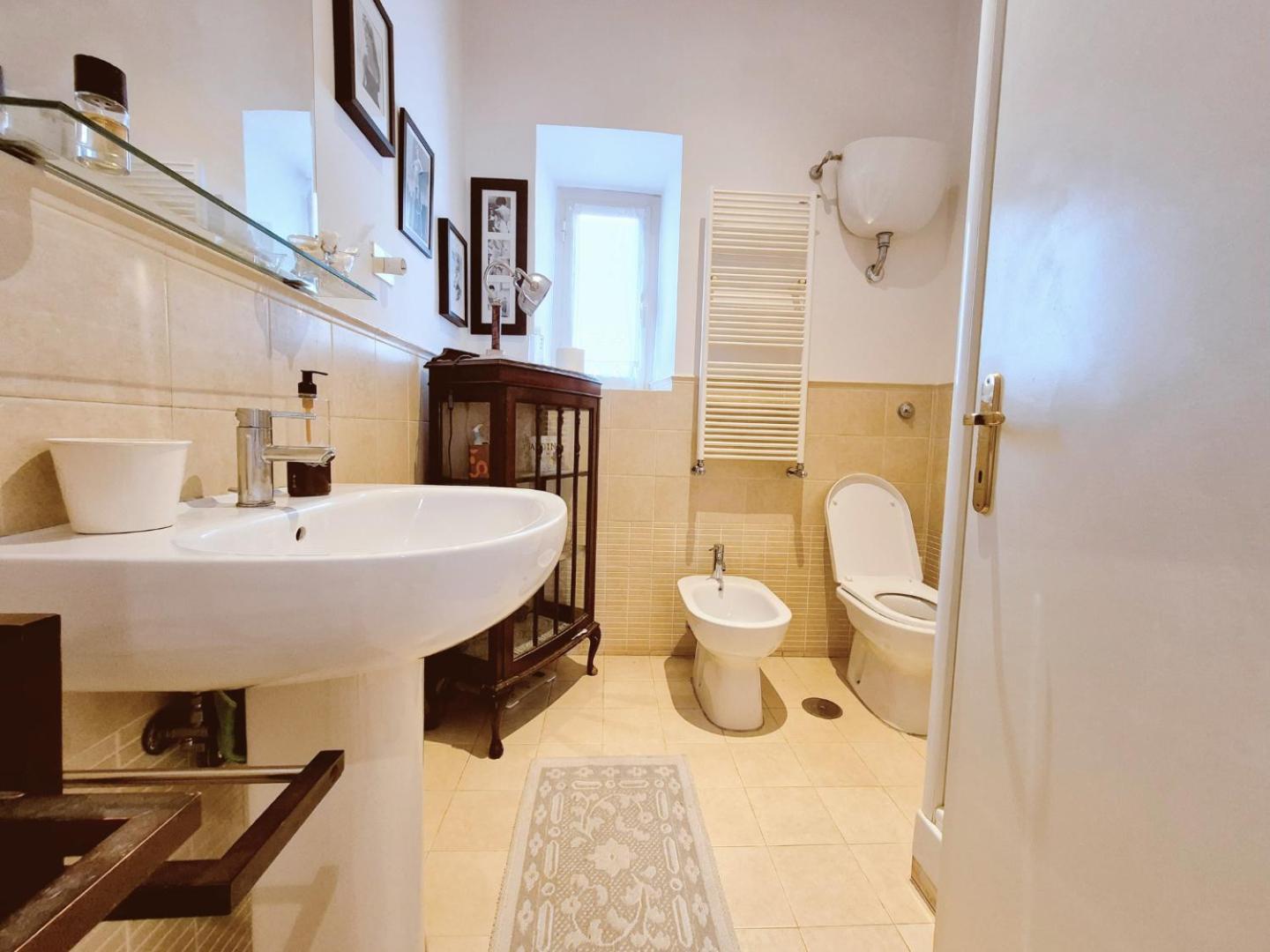 Appartamento Elegante Con Terrazzino A San Lorenzo Roma